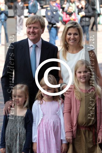 Amsterdam 6 juni 2012
Prinses Maxima Amalia Ariane en Alexia met hun vader Prins Willem Alexander
bij muziek concert in de heineken music hall.
Peter Smulders bv
