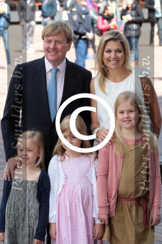 Amsterdam 6 juni 2012
Prinses Maxima Amalia Ariane en Alexia met hun vader Prins Willem Alexander
bij muziek concert in de heineken music hall.
Peter Smulders bv