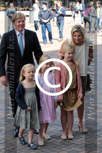 Amsterdam 6 juni 2012
Prinses Maxima Amalia Ariane en Alexia met hun vader Prins Willem Alexander
bij muziek concert in de heineken music hall.
Peter Smulders bv