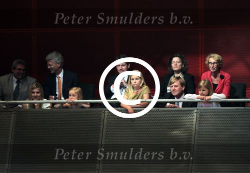 Amsterdam 6 juni 2012
Prinses Maxima Amalia Ariane en Alexia met hun vader Prins Willem Alexander
bij muziek concert in de heineken music hall.
Peter Smulders bv