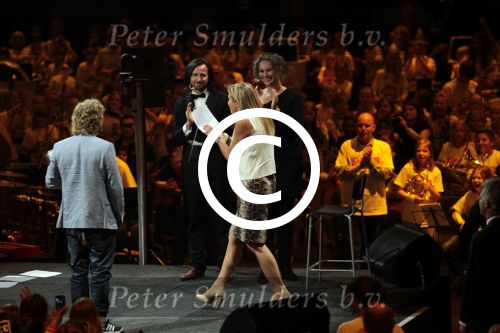 Amsterdam 6 juni 2012
Prinses Maxima Amalia Ariane en Alexia met hun vader Prins Willem Alexander
bij muziek concert in de heineken music hall.
Peter Smulders bv