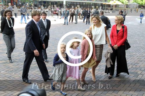 Amsterdam 6 juni 2012
Prinses Maxima Amalia Ariane en Alexia met hun vader Prins Willem Alexander
bij muziek concert in de heineken music hall.
Peter Smulders bv