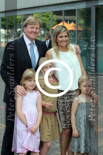 Amsterdam 6 juni 2012
Prinses Maxima Amalia Ariane en Alexia met hun vader Prins Willem Alexander
bij muziek concert in de heineken music hall.
Peter Smulders bv