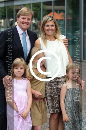 Amsterdam 6 juni 2012
Prinses Maxima Amalia Ariane en Alexia met hun vader Prins Willem Alexander
bij muziek concert in de heineken music hall.
Peter Smulders bv