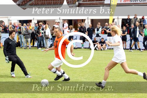 Amsterdam 1 juni 2012
Voetbaltournooi Johan Cruijff foundation in het olympisch stadion .
oa Johan Cruijff John Ewbank Thomas Acda Aron Winter Brian Roy Tonnie Bruins Slot Ronald de Boer William Spaay Najib Amhali Edwin v d Sar Raoul Heertje en Rohan Marley ( zoon Bob Marley) deden mee.
Peter Smulders bv