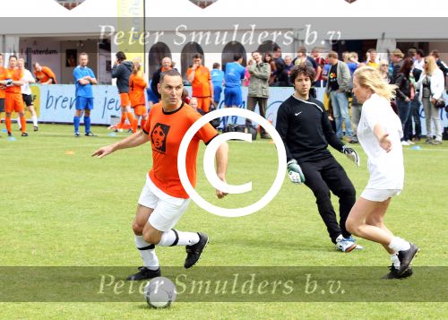 Amsterdam 1 juni 2012
Voetbaltournooi Johan Cruijff foundation in het olympisch stadion .
oa Johan Cruijff John Ewbank Thomas Acda Aron Winter Brian Roy Tonnie Bruins Slot Ronald de Boer William Spaay Najib Amhali Edwin v d Sar Raoul Heertje en Rohan Marley ( zoon Bob Marley) deden mee.
Peter Smulders bv