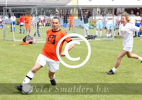 Amsterdam 1 juni 2012
Voetbaltournooi Johan Cruijff foundation in het olympisch stadion .
oa Johan Cruijff John Ewbank Thomas Acda Aron Winter Brian Roy Tonnie Bruins Slot Ronald de Boer William Spaay Najib Amhali Edwin v d Sar Raoul Heertje en Rohan Marley ( zoon Bob Marley) deden mee.
Peter Smulders bv