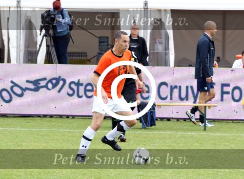 Amsterdam 1 juni 2012
Voetbaltournooi Johan Cruijff foundation in het olympisch stadion .
oa Johan Cruijff John Ewbank Thomas Acda Aron Winter Brian Roy Tonnie Bruins Slot Ronald de Boer William Spaay Najib Amhali Edwin v d Sar Raoul Heertje en Rohan Marley ( zoon Bob Marley) deden mee.
Peter Smulders bv