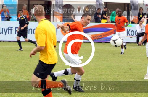 Amsterdam 1 juni 2012
Voetbaltournooi Johan Cruijff foundation in het olympisch stadion .
oa Johan Cruijff John Ewbank Thomas Acda Aron Winter Brian Roy Tonnie Bruins Slot Ronald de Boer William Spaay Najib Amhali Edwin v d Sar Raoul Heertje en Rohan Marley ( zoon Bob Marley) deden mee.
Peter Smulders bv