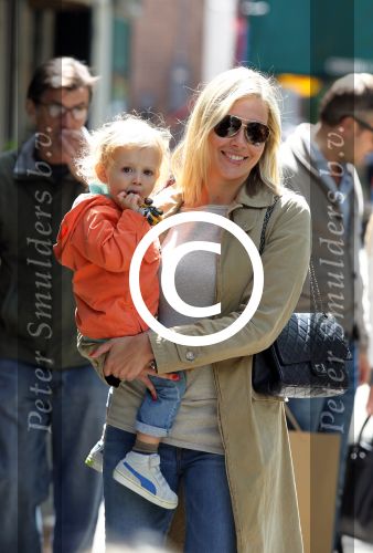 Amsterdam 2 juni 2012
Winston Gerschtanowitz en Renate Verbaan met kinderen.
Peter Smulders bv