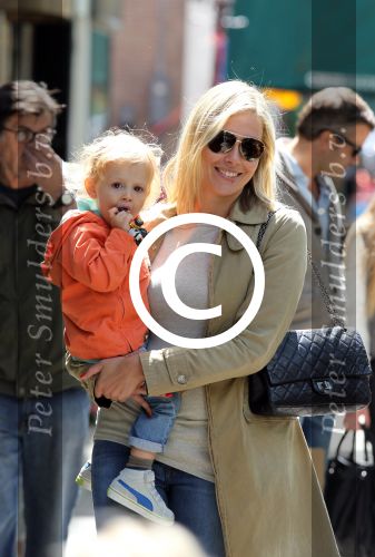 Amsterdam 2 juni 2012
Winston Gerschtanowitz en Renate Verbaan met kinderen.
Peter Smulders bv