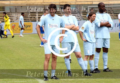 Amsterdam 1 juni 2012
Voetbaltournooi Johan Cruijff foundation in het olympisch stadion .
oa Johan Cruijff John Ewbank Thomas Acda Aron Winter Brian Roy Tonnie Bruins Slot Ronald de Boer William Spaay Najib Amhali Edwin v d Sar Raoul Heertje en Rohan Marley ( zoon Bob Marley) deden mee. Rick Brandsteder
Peter Smulders bv