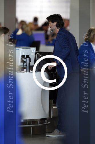 Schiphol 15 mei 2012
Rick Engelkes en Lone v Roosendaal op schiphol voor vertrek naar ibiza voor opnames verliefd op ibiza. Lone wordt weg gebracht door haar man en dochter.
Peter Smulders bv