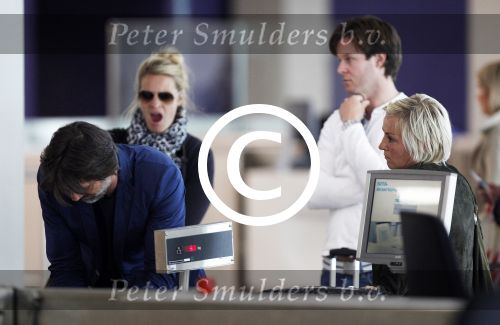 Schiphol 15 mei 2012
Rick Engelkes en Lone v Roosendaal op schiphol voor vertrek naar ibiza voor opnames verliefd op ibiza. Lone wordt weg gebracht door haar man en dochter.
Peter Smulders bv
