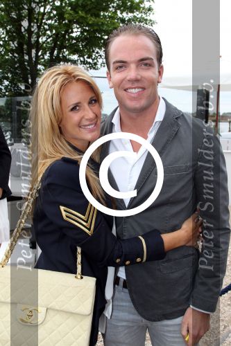 Amsterdam 1 juni 2012
Talkies terras van het jaar verkiezing bij de harbour club in Amsterdam. Robert Doornbos met Chantal Bles en zus
Peter Smulders bv