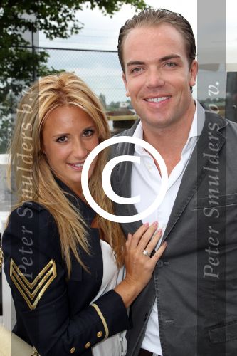 Amsterdam 1 juni 2012
Talkies terras van het jaar verkiezing bij de harbour club in Amsterdam. Robert Doornbos met Chantal Bles en zus
Peter Smulders bv