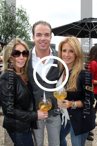 Amsterdam 1 juni 2012
Talkies terras van het jaar verkiezing bij de harbour club in Amsterdam. Robert Doornbos met Chantal Bles en zus
Peter Smulders bv