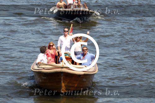 Amsterdam 28 mei 2012
Robert Doornbos en zijn verloofde Chantal Bles met haar vader Jos en moeder aan het varen op de amsterdamse grachten.
Peter Smulders bv