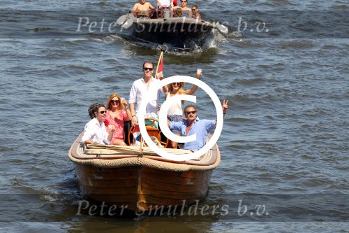 Amsterdam 28 mei 2012
Robert Doornbos en zijn verloofde Chantal Bles met haar vader Jos en moeder aan het varen op de amsterdamse grachten.
Peter Smulders bv
