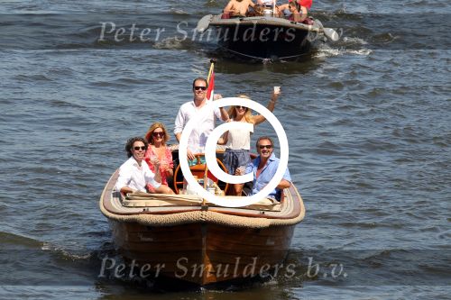 Amsterdam 28 mei 2012
Robert Doornbos en zijn verloofde Chantal Bles met haar vader Jos en moeder aan het varen op de amsterdamse grachten.
Peter Smulders bv