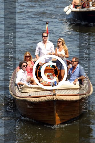 Amsterdam 28 mei 2012
Robert Doornbos en zijn verloofde Chantal Bles met haar vader Jos en moeder aan het varen op de amsterdamse grachten.
Peter Smulders bv