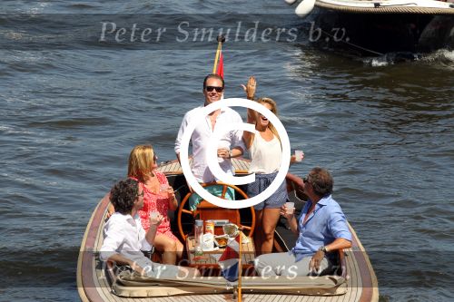 Amsterdam 28 mei 2012
Robert Doornbos en zijn verloofde Chantal Bles met haar vader Jos en moeder aan het varen op de amsterdamse grachten.
Peter Smulders bv