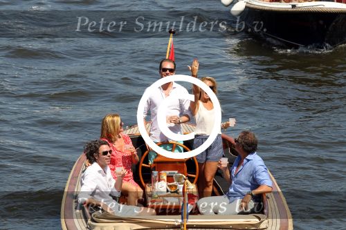Amsterdam 28 mei 2012
Robert Doornbos en zijn verloofde Chantal Bles met haar vader Jos en moeder aan het varen op de amsterdamse grachten.
Peter Smulders bv