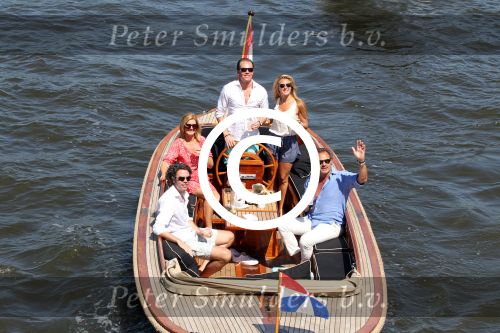 Amsterdam 28 mei 2012
Robert Doornbos en zijn verloofde Chantal Bles met haar vader Jos en moeder aan het varen op de amsterdamse grachten.
Peter Smulders bv