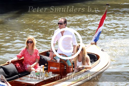 Amsterdam 28 mei 2012
Robert Doornbos en zijn verloofde Chantal Bles met haar vader Jos en moeder aan het varen op de amsterdamse grachten.
Peter Smulders bv