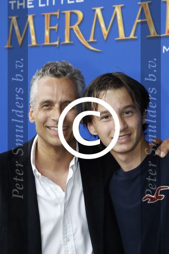 Rotterdam, 16 Juni 2012
Premiere Musical Little Mermaid in het Nieuwe Luxor theater
Robert Schoemacher met zijn zoon Moos Schoemacher
Foto Peter Smulders BV