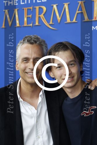 Rotterdam, 16 Juni 2012
Premiere Musical Little Mermaid in het Nieuwe Luxor theater
Robert Schoemacher met zijn zoon Moos Schoemacher
Foto Peter Smulders BV