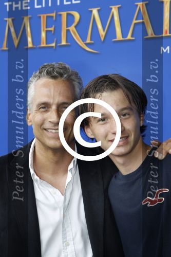 Rotterdam, 16 Juni 2012
Premiere Musical Little Mermaid in het Nieuwe Luxor theater
Robert Schoemacher met zijn zoon Moos Schoemacher
Foto Peter Smulders BV