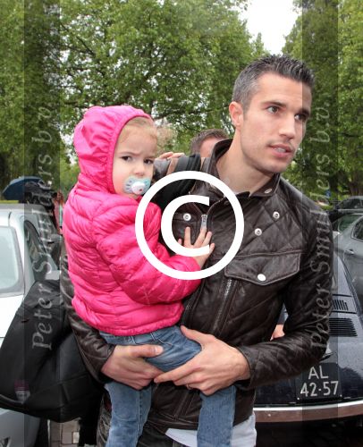Amsterdam 4 juni 2012
Vertrek Nederlands elftal v.a. het Hilton hotel naar het EK in Oekraine en Polen.
Robin v Persie met zijn gezin
Peter Smulders bv