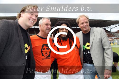 Amsterdam 1 juni 2012
Voetbaltournooi Johan Cruijff foundation in het olympisch stadion .
oa Johan Cruijff John Ewbank Thomas Acda Aron Winter Brian Roy Tonnie Bruins Slot Ronald de Boer William Spaay Najib Amhali Edwin v d Sar Raoul Heertje en Rohan Marley ( zoon Bob Marley) deden mee.
Peter Smulders bv