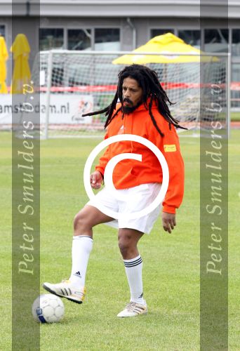 Amsterdam 1 juni 2012
Voetbaltournooi Johan Cruijff foundation in het olympisch stadion .
oa Johan Cruijff John Ewbank Thomas Acda Aron Winter Brian Roy Tonnie Bruins Slot Ronald de Boer William Spaay Najib Amhali Edwin v d Sar Raoul Heertje en Rohan Marley ( zoon Bob Marley) deden mee.
Peter Smulders bv