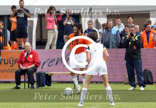 Amsterdam 1 juni 2012
Voetbaltournooi Johan Cruijff foundation in het olympisch stadion .
oa Johan Cruijff John Ewbank Thomas Acda Aron Winter Brian Roy Tonnie Bruins Slot Ronald de Boer William Spaay Najib Amhali Edwin v d Sar Raoul Heertje en Rohan Marley ( zoon Bob Marley) deden mee.
Peter Smulders bv