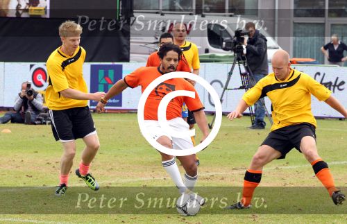 Amsterdam 1 juni 2012
Voetbaltournooi Johan Cruijff foundation in het olympisch stadion .
oa Johan Cruijff John Ewbank Thomas Acda Aron Winter Brian Roy Tonnie Bruins Slot Ronald de Boer William Spaay Najib Amhali Edwin v d Sar Raoul Heertje en Rohan Marley ( zoon Bob Marley) deden mee.
Peter Smulders bv