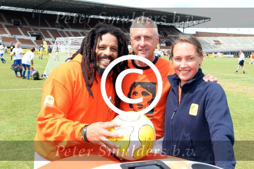 Amsterdam 1 juni 2012
Voetbaltournooi Johan Cruijff foundation in het olympisch stadion .
oa Johan Cruijff John Ewbank Thomas Acda Aron Winter Brian Roy Tonnie Bruins Slot Ronald de Boer William Spaay Najib Amhali Edwin v d Sar Raoul Heertje en Rohan Marley ( zoon Bob Marley) deden mee.
Peter Smulders bv