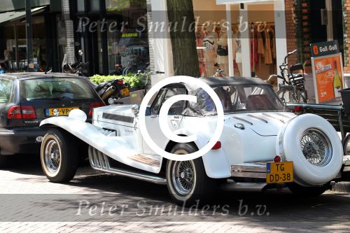 Amsterdam 25 mei 2012
Sylvana Simons met vriend Ronald Kahn in een Clenet. Van deze auto zijn er maar 250 gemaakt.
Peter Smulders bv