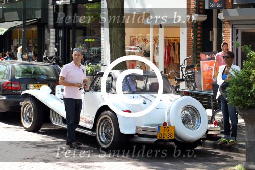 Amsterdam 25 mei 2012
Sylvana Simons met vriend Ronald Kahn in een Clenet. Van deze auto zijn er maar 250 gemaakt.
Peter Smulders bv