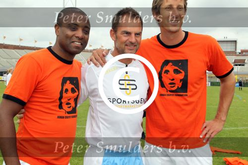Amsterdam 1 juni 2012
Voetbaltournooi Johan Cruijff foundation in het olympisch stadion .
oa Johan Cruijff John Ewbank Thomas Acda Aron Winter Brian Roy Tonnie Bruins Slot Ronald de Boer William Spaay Najib Amhali Edwin v d Sar Raoul Heertje en Rohan Marley ( zoon Bob Marley) deden mee.
Peter Smulders bv