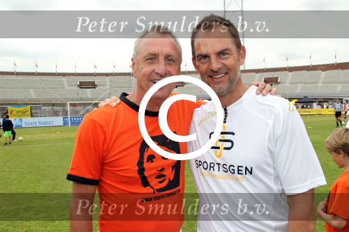 Amsterdam 1 juni 2012
Voetbaltournooi Johan Cruijff foundation in het olympisch stadion .
oa Johan Cruijff John Ewbank Thomas Acda Aron Winter Brian Roy Tonnie Bruins Slot Ronald de Boer William Spaay Najib Amhali Edwin v d Sar Raoul Heertje en Rohan Marley ( zoon Bob Marley) deden mee.
Peter Smulders bv