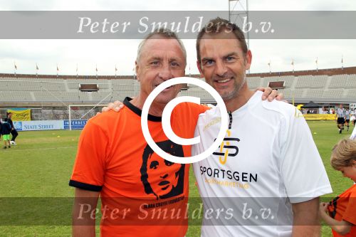 Amsterdam 1 juni 2012
Voetbaltournooi Johan Cruijff foundation in het olympisch stadion .
oa Johan Cruijff John Ewbank Thomas Acda Aron Winter Brian Roy Tonnie Bruins Slot Ronald de Boer William Spaay Najib Amhali Edwin v d Sar Raoul Heertje en Rohan Marley ( zoon Bob Marley) deden mee.
Peter Smulders bv