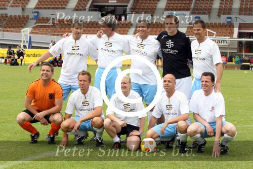 Amsterdam 1 juni 2012
Voetbaltournooi Johan Cruijff foundation in het olympisch stadion .
oa Johan Cruijff John Ewbank Thomas Acda Aron Winter Brian Roy Tonnie Bruins Slot Ronald de Boer William Spaay Najib Amhali Edwin v d Sar Raoul Heertje en Rohan Marley ( zoon Bob Marley) deden mee.
Peter Smulders bv