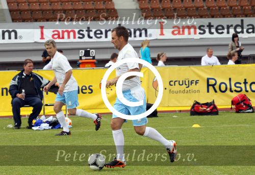 Amsterdam 1 juni 2012
Voetbaltournooi Johan Cruijff foundation in het olympisch stadion .
oa Johan Cruijff John Ewbank Thomas Acda Aron Winter Brian Roy Tonnie Bruins Slot Ronald de Boer William Spaay Najib Amhali Edwin v d Sar Raoul Heertje en Rohan Marley ( zoon Bob Marley) deden mee.
Peter Smulders bv