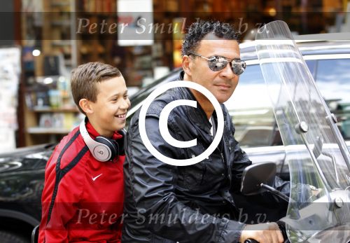 Amsterdam 14 juni 2012
Ruud en Maxim Gullit op vespa scooter en met Bram Moszkowicz.
Peter Smulders bv