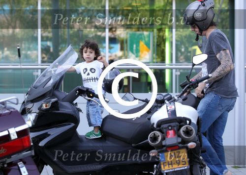 Amsterdam 25 mei 2012
Ruud de Wild met zijn zoontje Johnny samen op de motor.
Peter Smulders bv