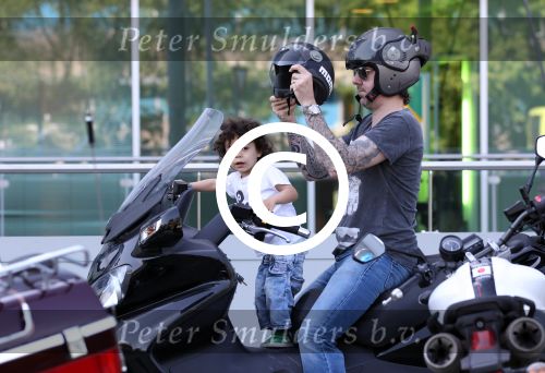 Amsterdam 25 mei 2012
Ruud de Wild met zijn zoontje Johnny samen op de motor.
Peter Smulders bv