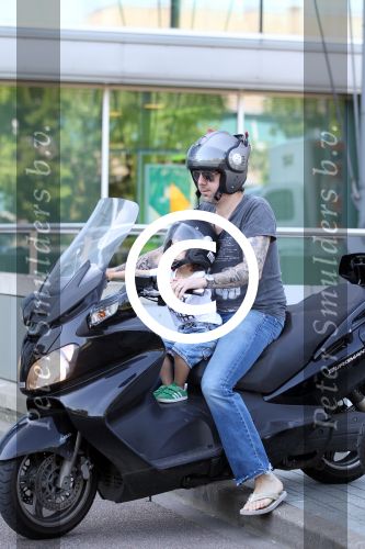 Amsterdam 25 mei 2012
Ruud de Wild met zijn zoontje Johnny samen op de motor.
Peter Smulders bv