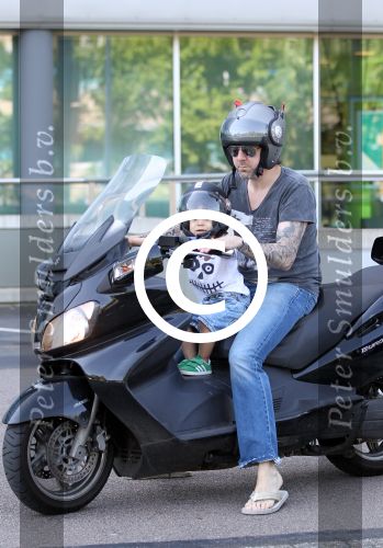 Amsterdam 25 mei 2012
Ruud de Wild met zijn zoontje Johnny samen op de motor.
Peter Smulders bv